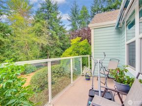 22014 SE 40th Lane 2130, Issaquah WA 98029
