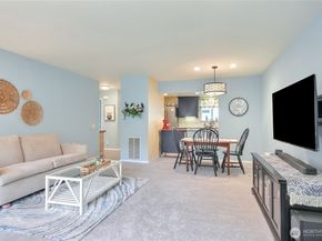 22014 SE 40th Lane 2130, Issaquah WA 98029