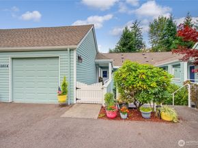 22014 SE 40th Lane 2130, Issaquah WA 98029