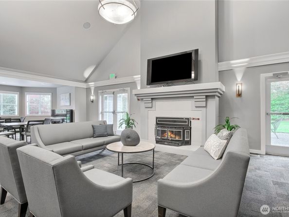 22014 SE 40th Lane 2130, Issaquah WA 98029