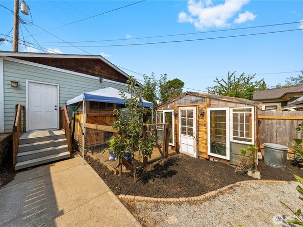 2018 Rockefeller Avenue, Everett WA 98201