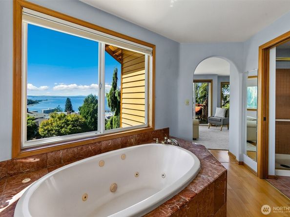 7200 34th Avenue NW, Seattle WA 98117