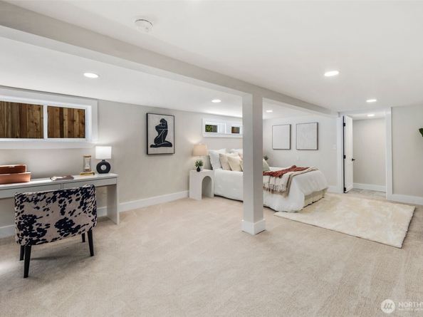 8226 Meridian Avenue N, Seattle WA 98103