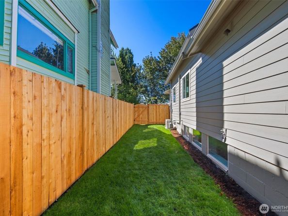 8226 Meridian Avenue N, Seattle WA 98103