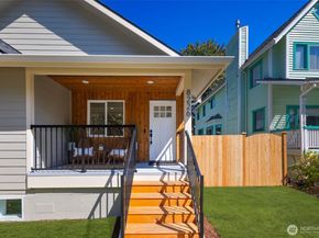 8226 Meridian Avenue N, Seattle WA 98103
