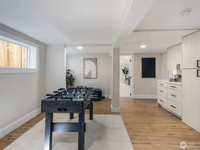 8226 Meridian Avenue N, Seattle WA 98103
