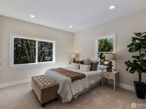 8226 Meridian Avenue N, Seattle WA 98103