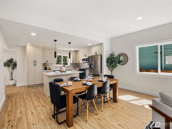8226 Meridian Avenue N, Seattle WA 98103