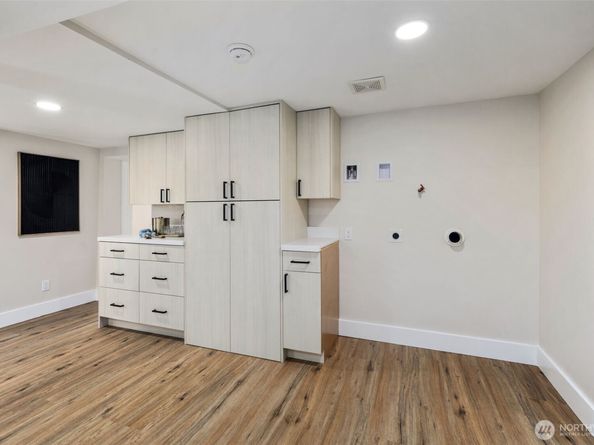 8226 Meridian Avenue N, Seattle WA 98103