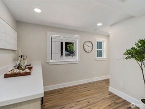 8226 Meridian Avenue N, Seattle WA 98103
