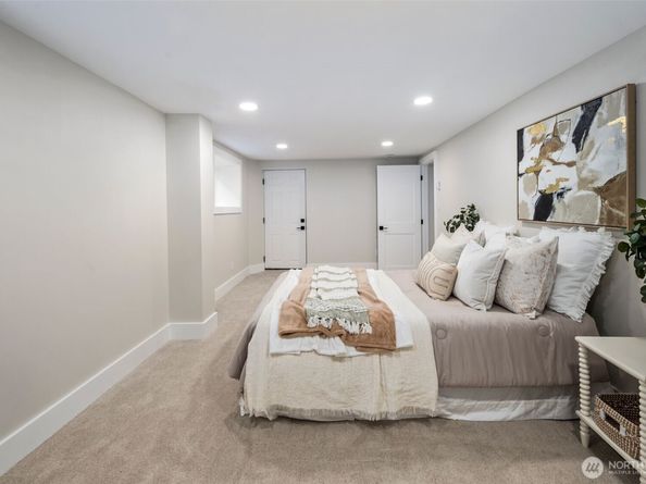 8226 Meridian Avenue N, Seattle WA 98103