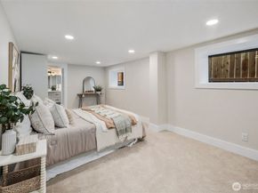 8226 Meridian Avenue N, Seattle WA 98103