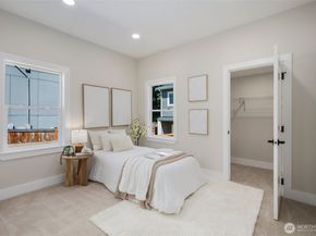 8226 Meridian Avenue N, Seattle WA 98103