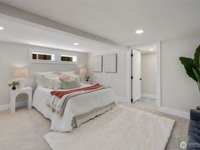 8226 Meridian Avenue N, Seattle WA 98103