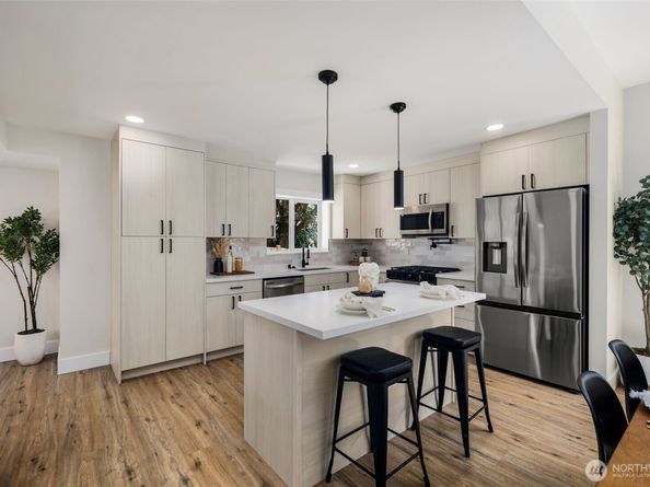 8226 Meridian Avenue N, Seattle WA 98103