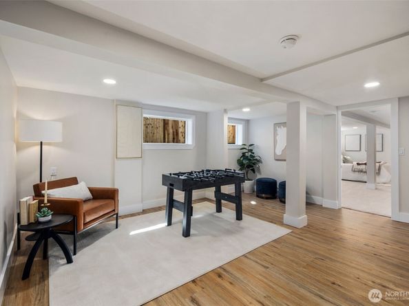 8226 Meridian Avenue N, Seattle WA 98103