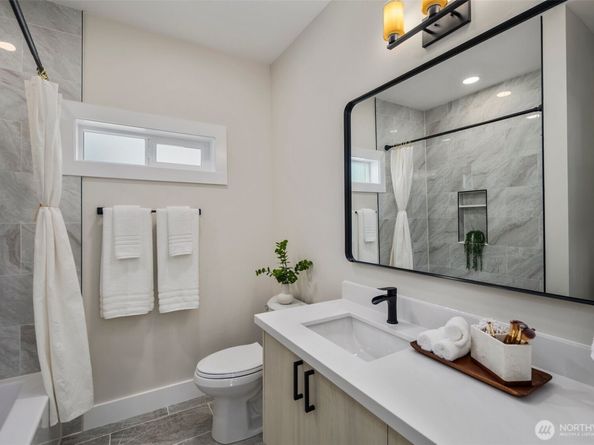 8226 Meridian Avenue N, Seattle WA 98103