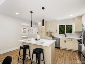8226 Meridian Avenue N, Seattle WA 98103