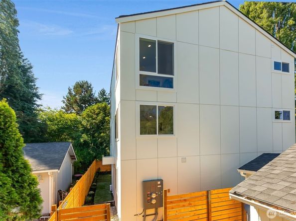 9031 4th Avenue NW A, Seattle WA 98117
