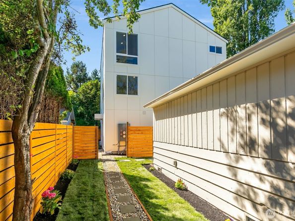 9031 4th Avenue NW A, Seattle WA 98117