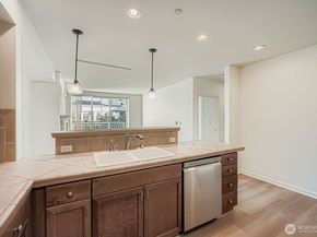 11004 NE 11th Street 406, Bellevue WA 98004