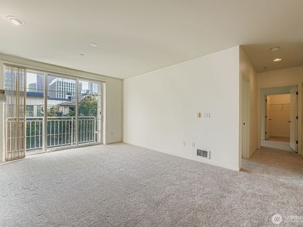 11004 NE 11th Street 406, Bellevue WA 98004