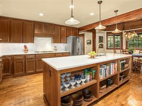 1815 102nd Place SE, Bellevue WA 98004