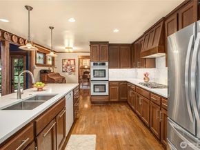 1815 102nd Place SE, Bellevue WA 98004