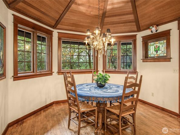 1815 102nd Place SE, Bellevue WA 98004