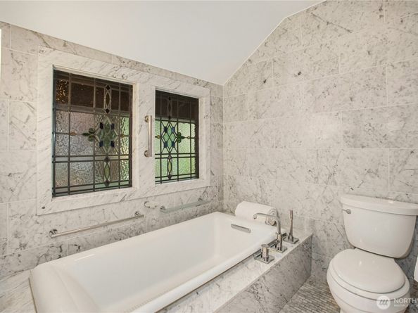 1815 102nd Place SE, Bellevue WA 98004