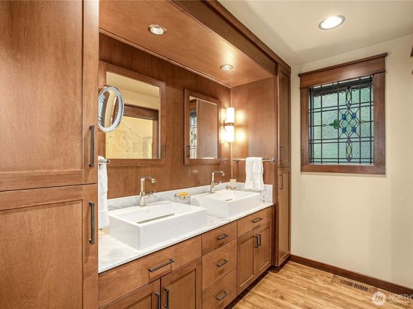 1815 102nd Place SE, Bellevue WA 98004