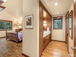 1815 102nd Place SE, Bellevue WA 98004