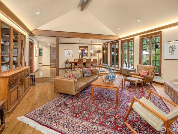 1815 102nd Place SE, Bellevue WA 98004