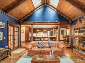 1815 102nd Place SE, Bellevue WA 98004