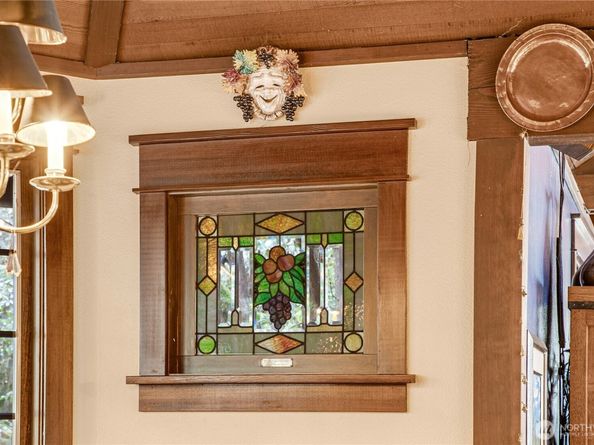 1815 102nd Place SE, Bellevue WA 98004