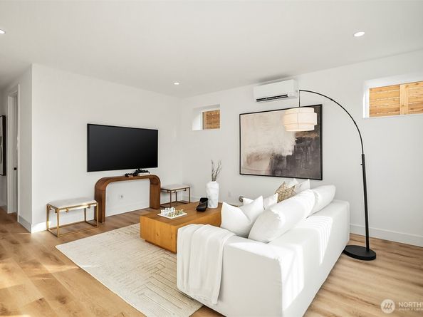 3428 13th Avenue W, Seattle WA 98119