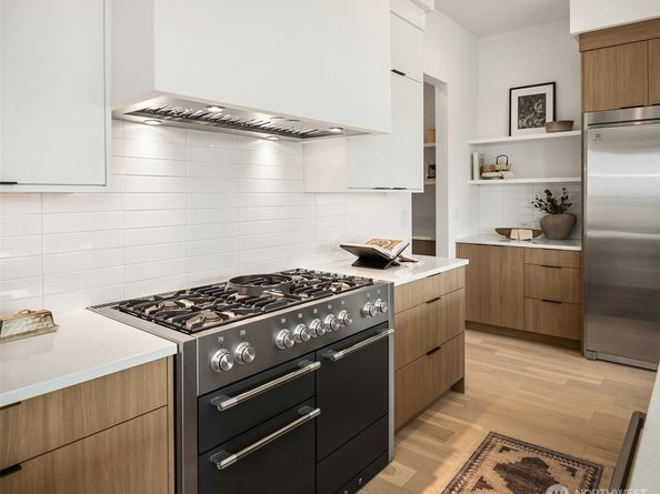 3428 13th Avenue W, Seattle WA 98119
