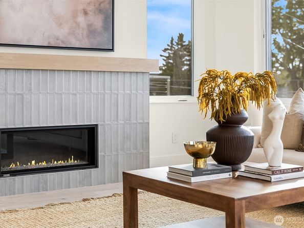 3428 13th Avenue W, Seattle WA 98119