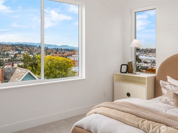 3428 13th Avenue W, Seattle WA 98119