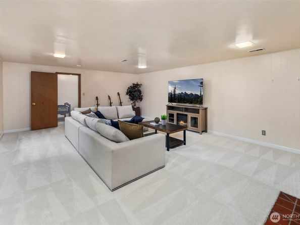 3205 25th Avenue W, Seattle WA 98199