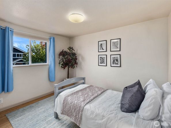 3205 25th Avenue W, Seattle WA 98199