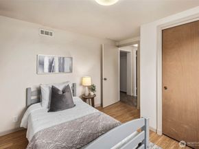 3205 25th Avenue W, Seattle WA 98199