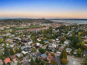 3205 25th Avenue W, Seattle WA 98199