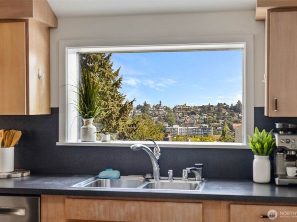 3205 25th Avenue W, Seattle WA 98199