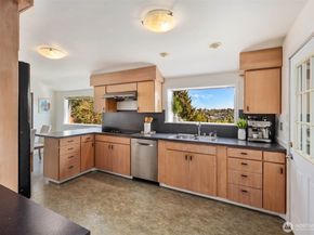 3205 25th Avenue W, Seattle WA 98199