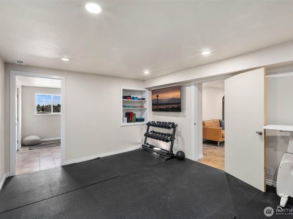3205 25th Avenue W, Seattle WA 98199