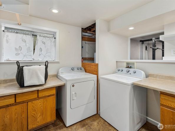 3205 25th Avenue W, Seattle WA 98199