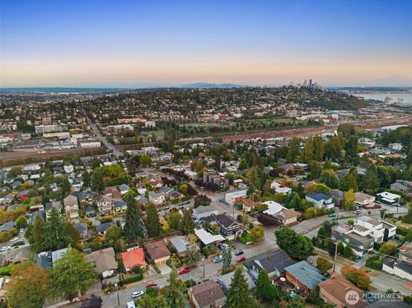 3205 25th Avenue W, Seattle WA 98199