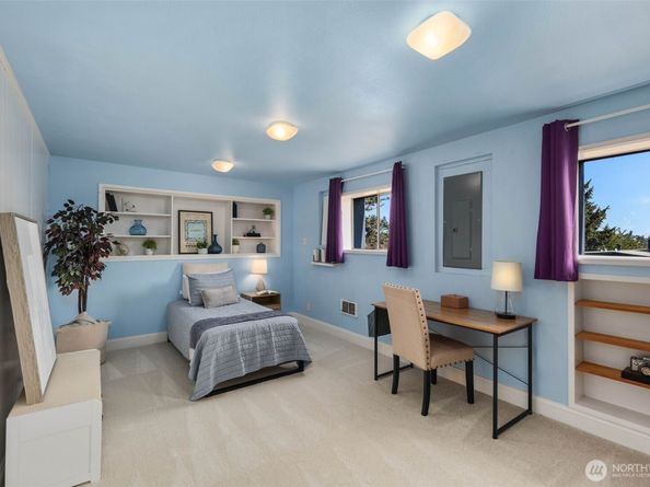 3205 25th Avenue W, Seattle WA 98199