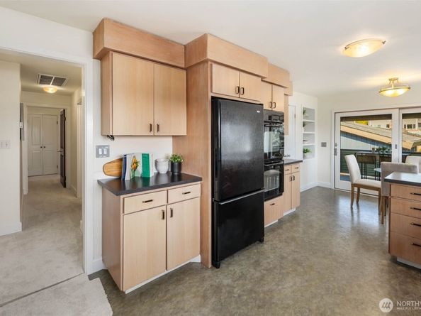 3205 25th Avenue W, Seattle WA 98199